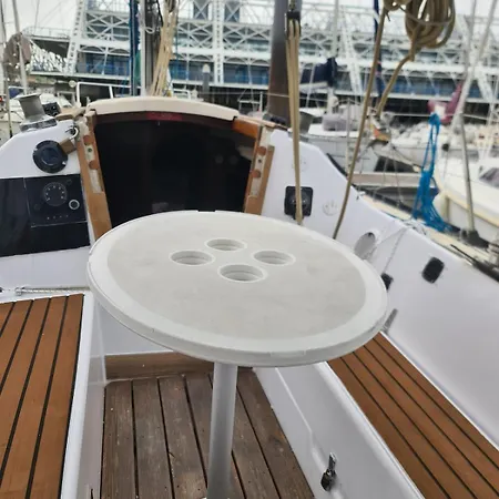 Sailboat In Parque Nacoes, Hotel en barco *